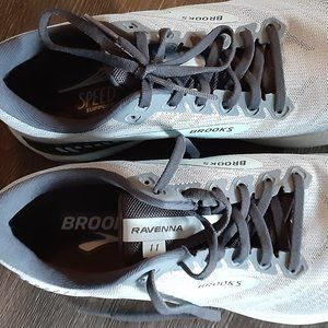 Womans Ravenna 11 Brooks